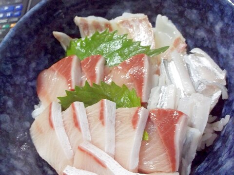 お刺身盛り合わせで簡単海鮮丼！